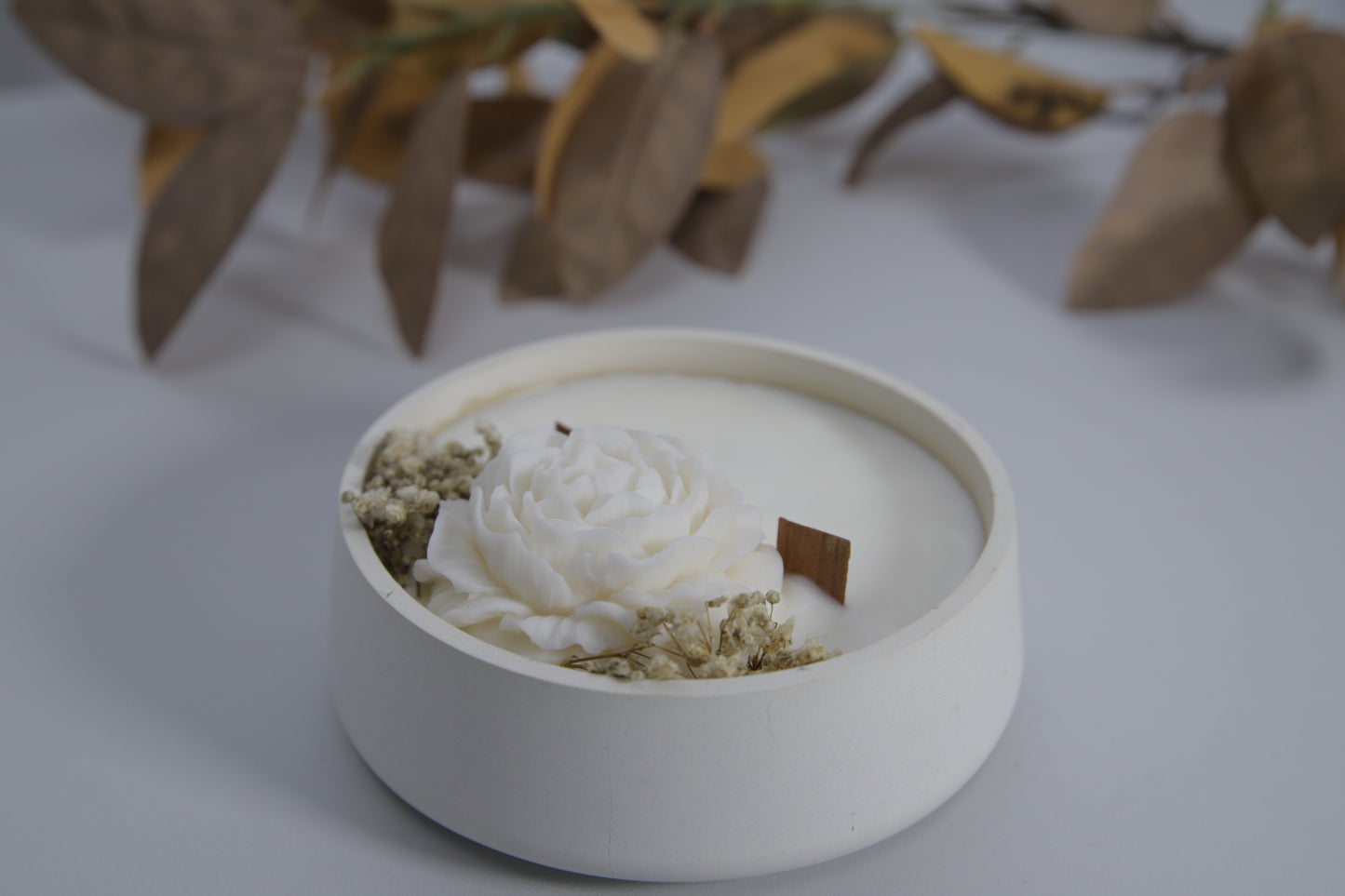 Vela Artesanal Decorada con Flores – Edición Limitada