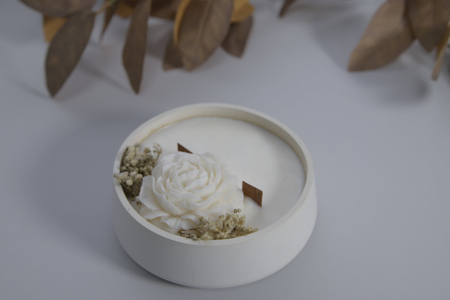 Vela Artesanal Decorada con Flores – Edición Limitada