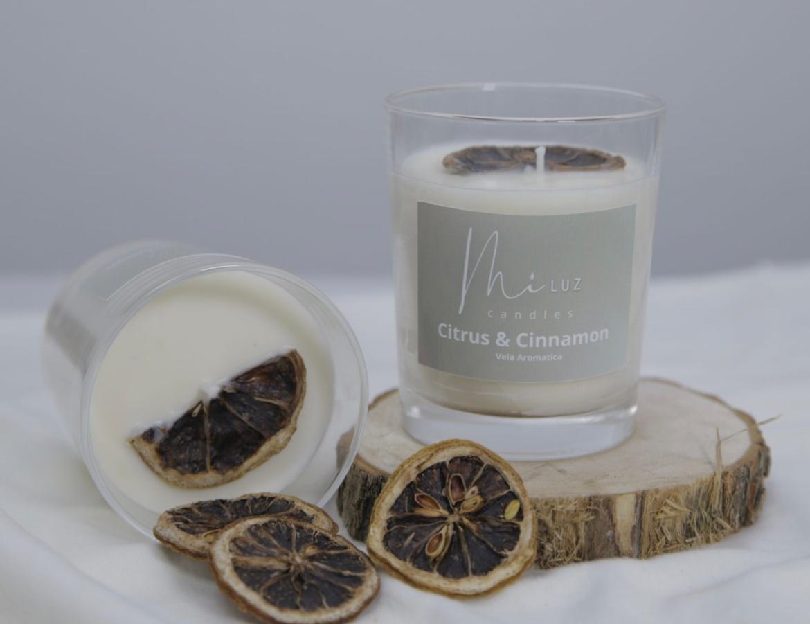Citrus & Cinnamon – Vela artesanal en vaso de cristal